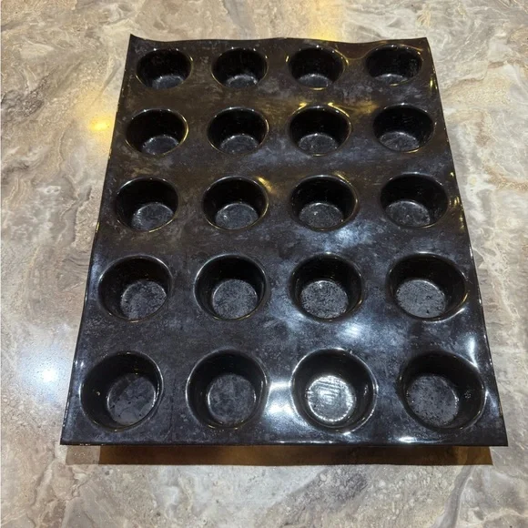 Demarle Non-Stick Black Silicone Mini Muffin Mold - Picture 1 of 3